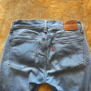 Levi’s 710 Super Skinny jeans 🪩 Size 26